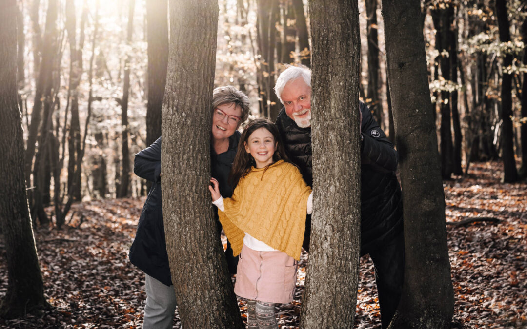 Mit Oma und Opa im Wald
